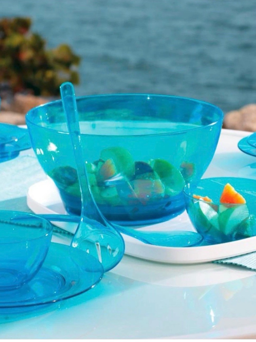 New Frontgate Tritan Aqua pool blue Dinnerware Salad Bowl With Spoons G12